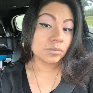 Meet your Posher, Aurelia